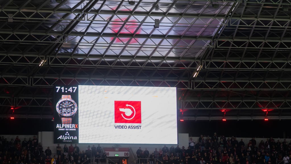 Das International Football Association Board (Ifab) entscheidet über neue Regeln für den Video-Referee. (Archivbild)