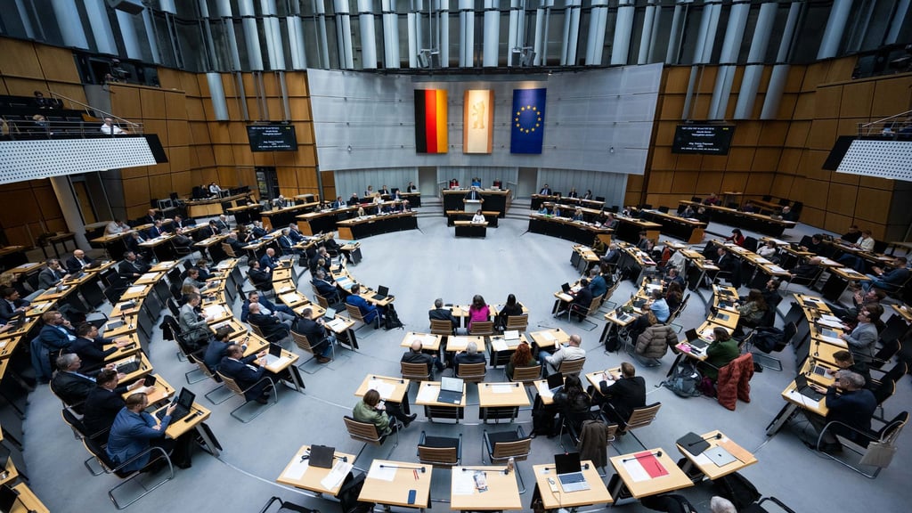 Das Berliner Abgeordnetenhaus hat lange über die Sicherung von Kleingärten in der Stadt beraten.