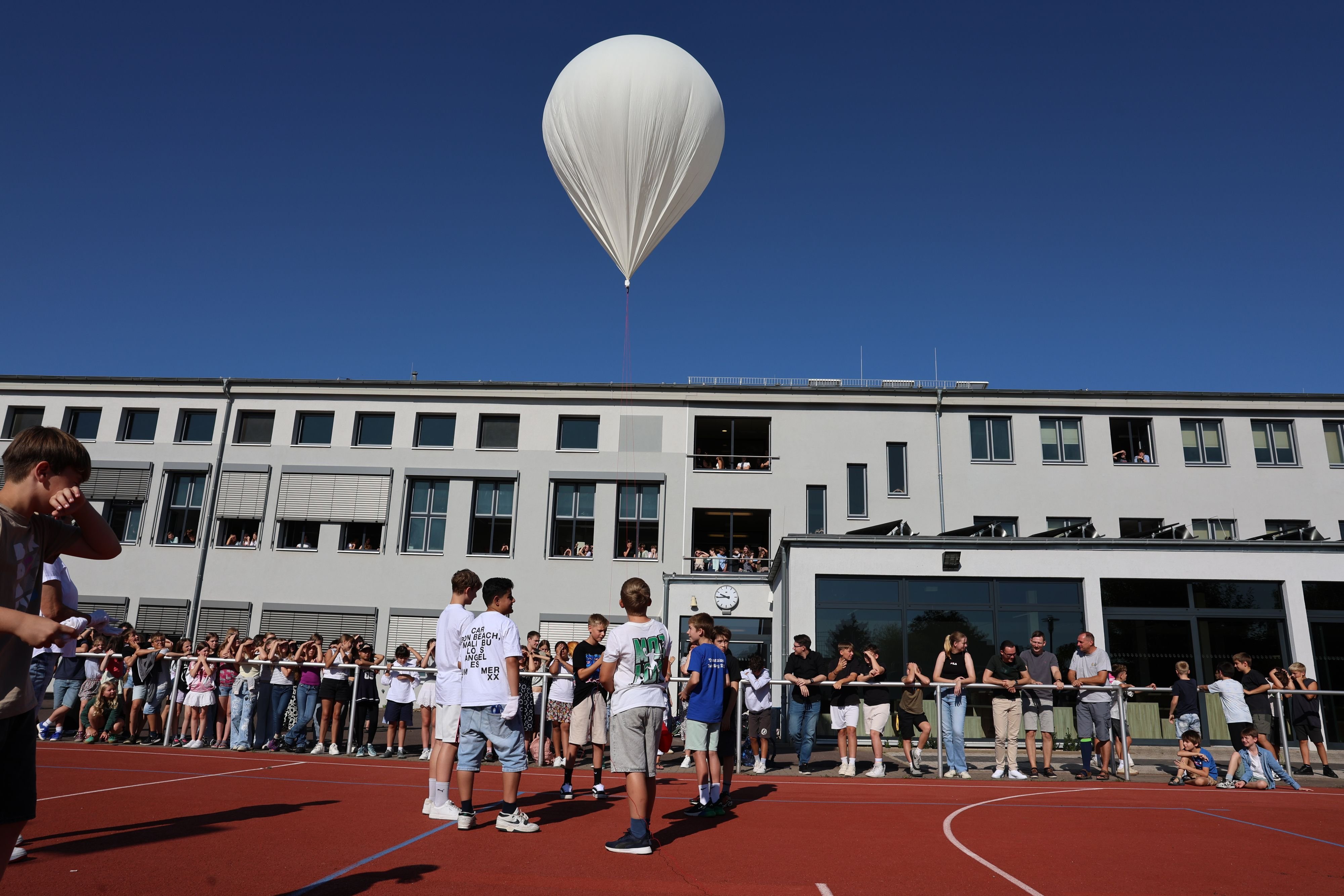 Schüler wollen Weltraum erobern: Barleber Schüler gewinnen DLR‑Preis mit Stratosphärenballon