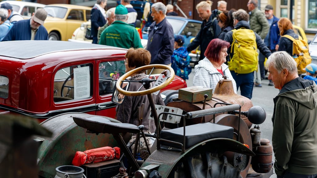 Auch beim 22. Oldtimertreffen in Elbingerode werden über 100 Teilnehmer ihre historischen Schätzchen präsentieren und rund um den Marktplatz in Elbingerode zu einem Ausflug in die Geschichte des deutschen und des internationalen Fahrzeugbaus einladen.