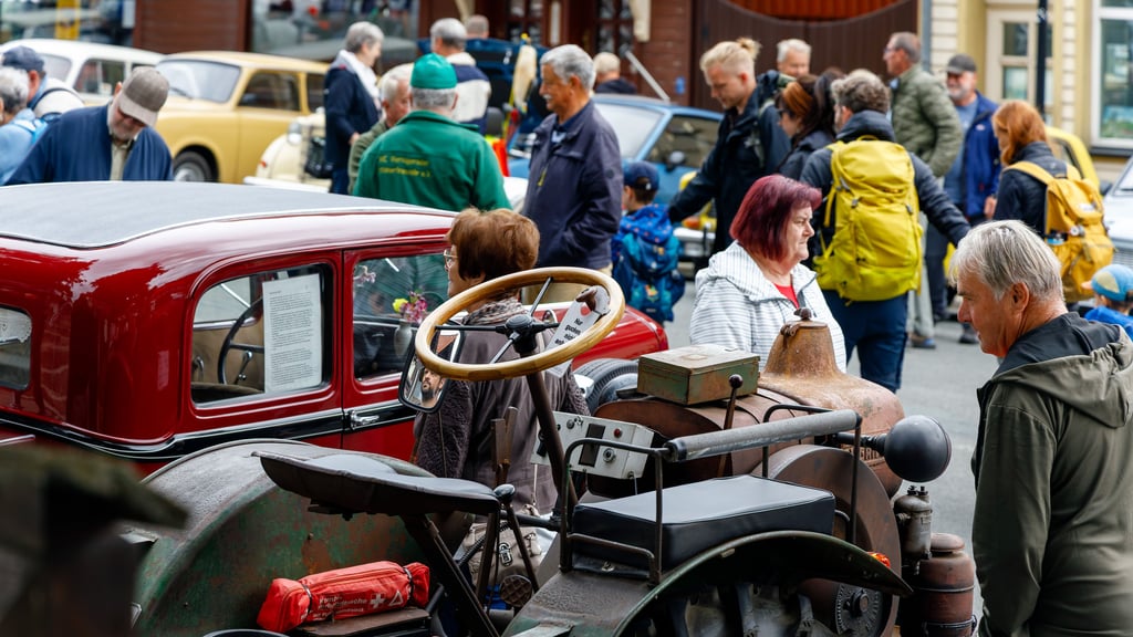 Auch beim 22. Oldtimertreffen in Elbingerode werden über 100 Teilnehmer ihre historischen Schätzchen präsentieren und rund um den Marktplatz in Elbingerode zu einem Ausflug in die Geschichte des deutschen und des internationalen Fahrzeugbaus einladen.