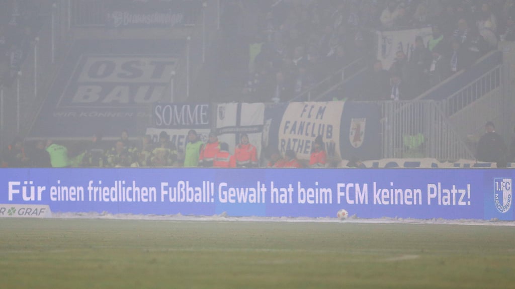 Die Sponsoren des 1. FC Magdeburg setzten gegen Hannover 96 ein Zeichen.
