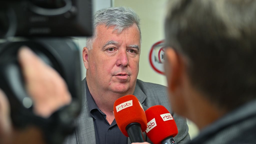 Der Landrat von Märkisch-Oderland, Gernot Schmidt (SPD) erklärte die Bürgermeisterwahl in Strausberg für ungültig. Auch der Landtag befasst sich damit. (Archivbild)