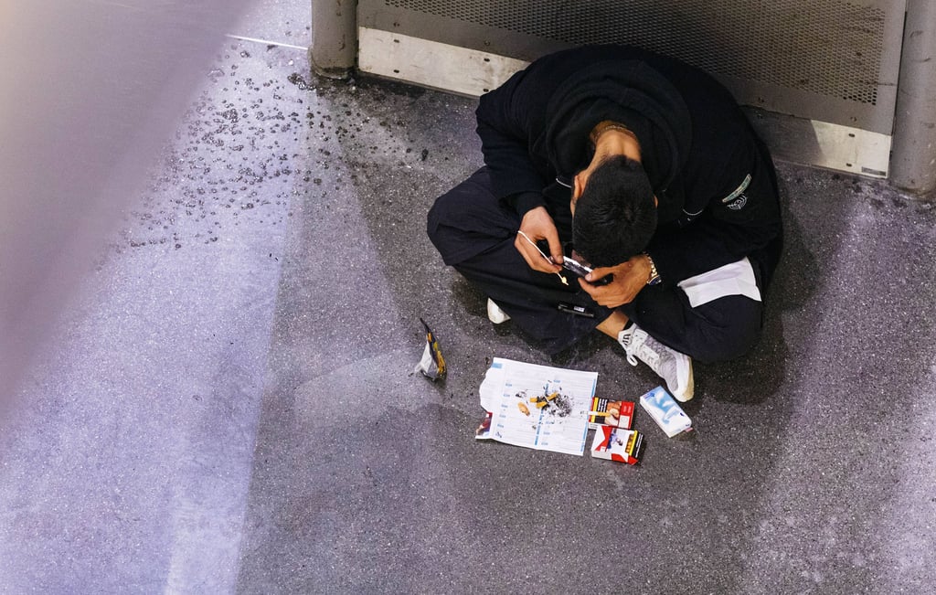 Ein Drogenkonsument auf offener Straße. Diese Bilder sind aktuell in Sachsen-Anhalt aber noch selten.