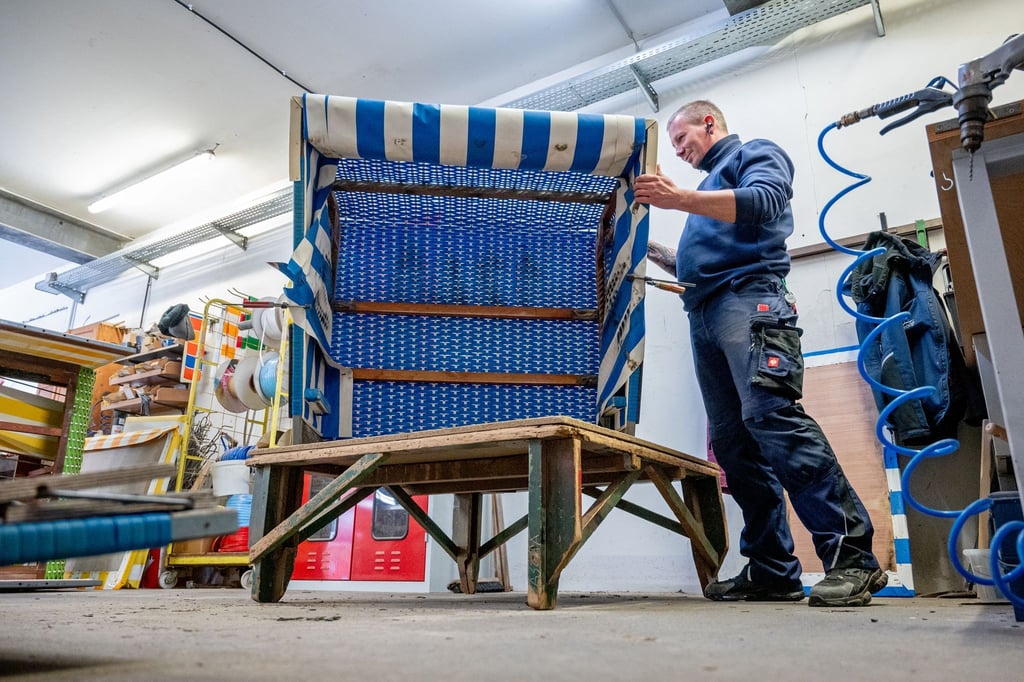 Oft müssen an den Körben marode Holzteile ausgetauscht werden.