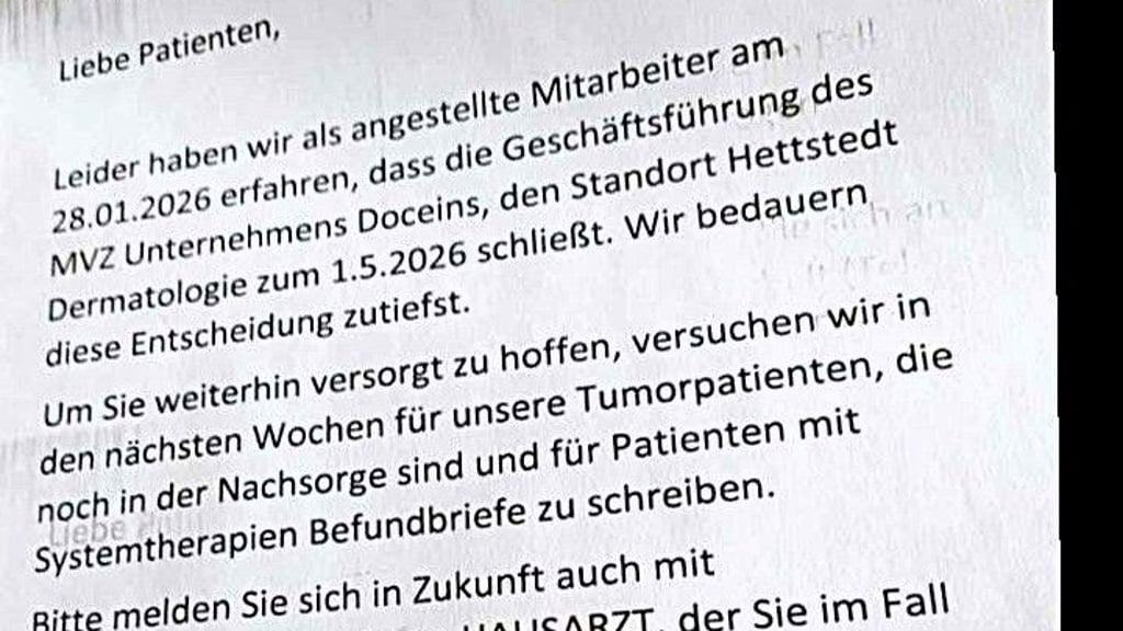 Durch diesen Aushang an der Praxistür erfahren die Hettstedter die Hiobsbotschaft. 