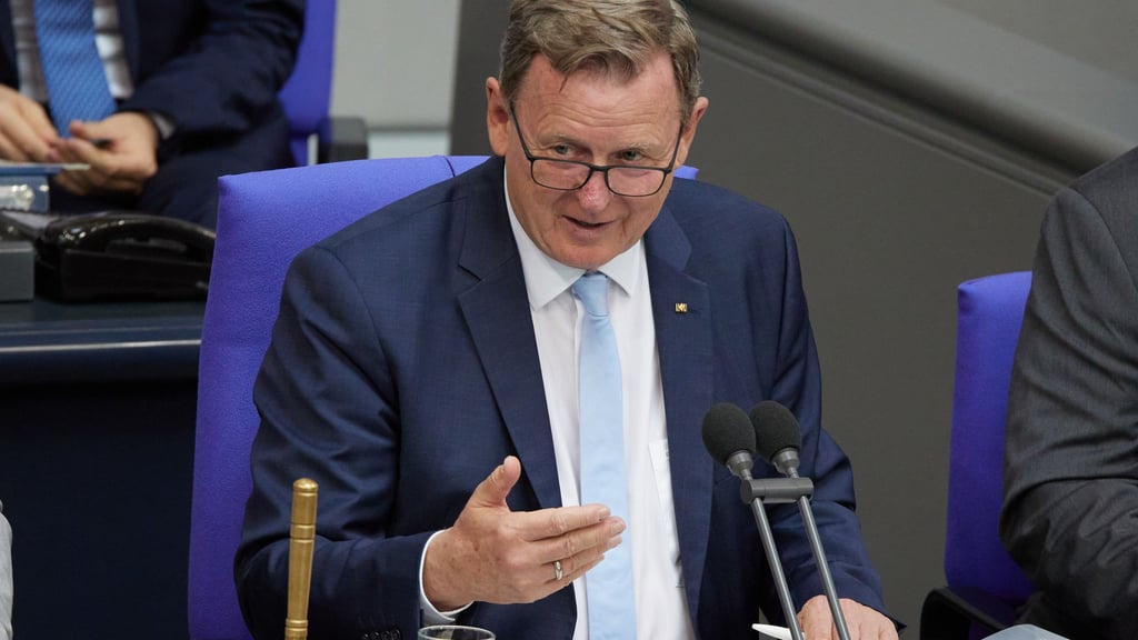 Thüringens Ex-Ministerpräsident und Vize-Bundestagspräsident Bodo Ramelow (Linke) ruft mit drei weiteren bekannten Thüringer Abgeordneten zu einem Demokratiefest in Erfurt auf. Anlass ist ein Bundesparteitag der AfD in der Thüringer Landeshauptstadt. (Archivbild)