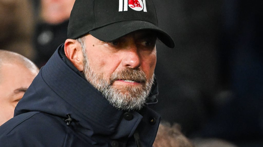 Jürgen Klopp besucht ein Spiel des Paris FC, bei dem Red Bull Anteilseigner ist.