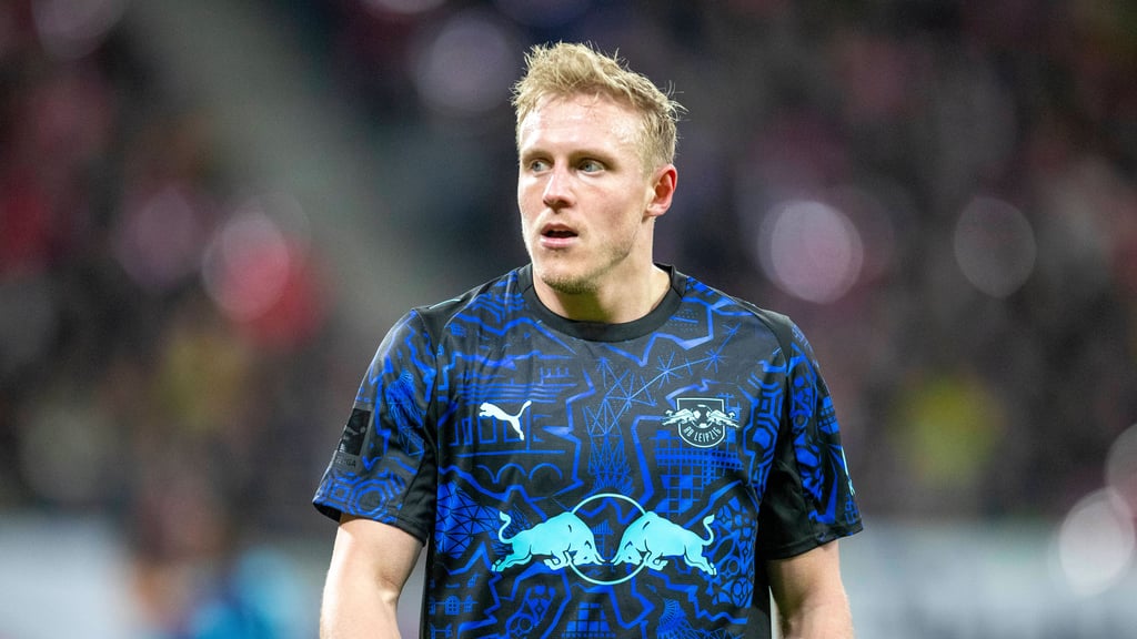 Xaver Schlager im Spiel gegen den BVB, in dem er sich verletzt hat.