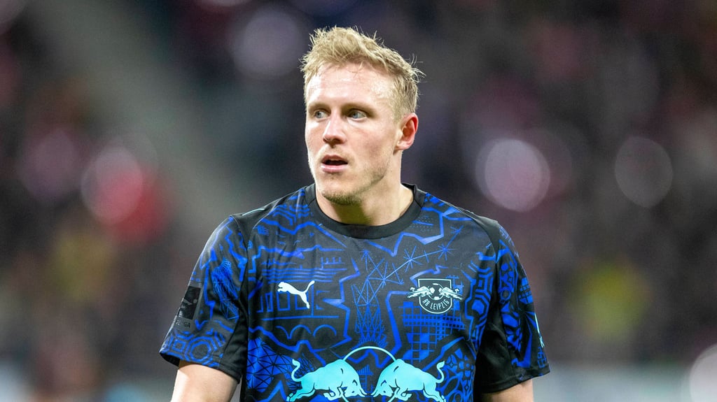 Xaver Schlager im Spiel gegen den BVB, in dem er sich verletzt hat.