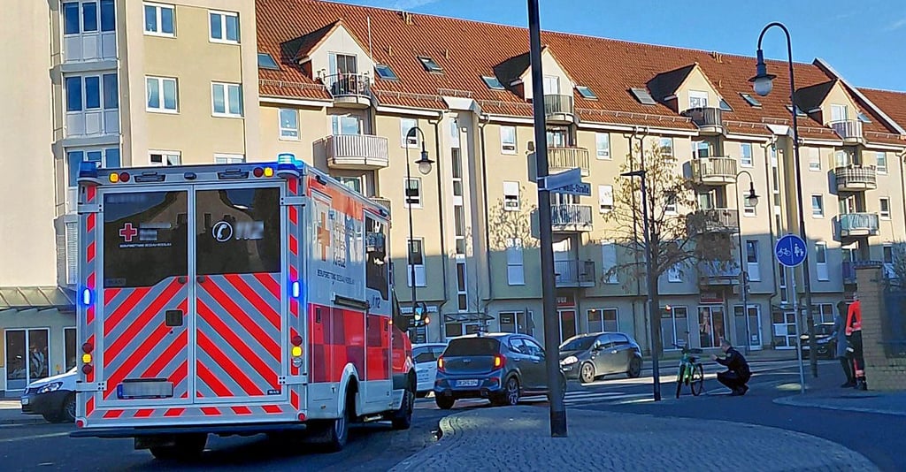 Am Problemkreisel in der Dessauer Albrechtstraße ist er erneut zu einem Unfall gekommen.