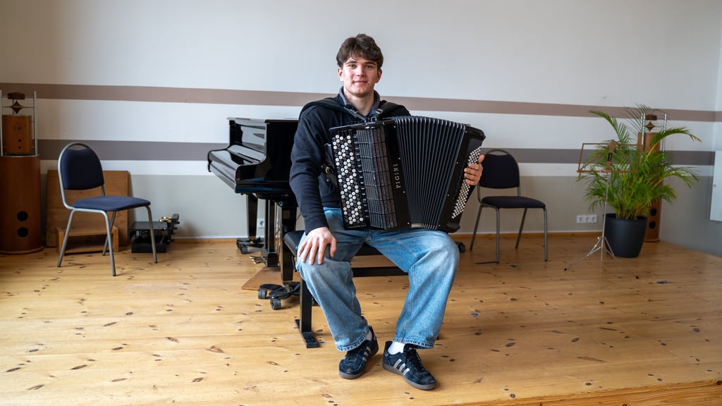 Zurück in der Aula der Musikschule: Hier hat Anton Kalle David erste Bühnenerfahrungen gesammelt.