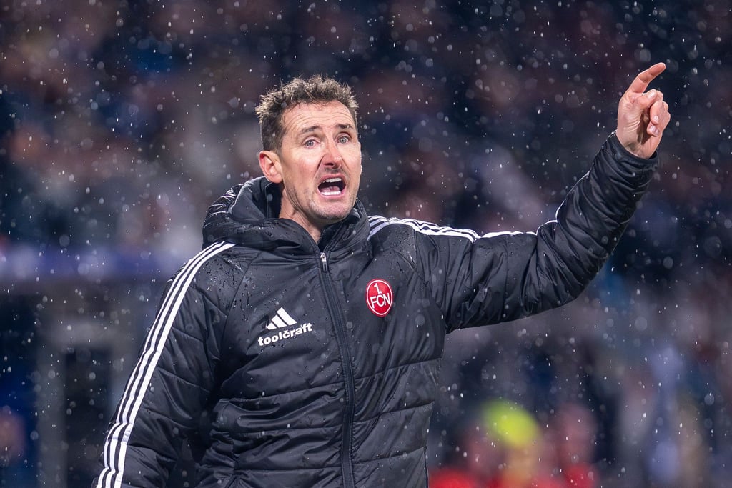 Miroslav Klose in Aktion am Spielfeldrand. (Archivbild)