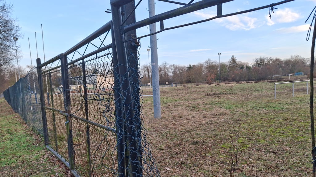 Der brach liegende Sportplatz Lindenallee in Althaldensleben soll  aufgewertet werden.