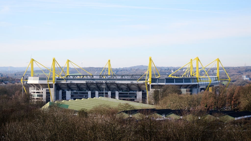 In Dortmund trifft am Samstagabend der BVB auf den FC Bayern. (Archivbild)