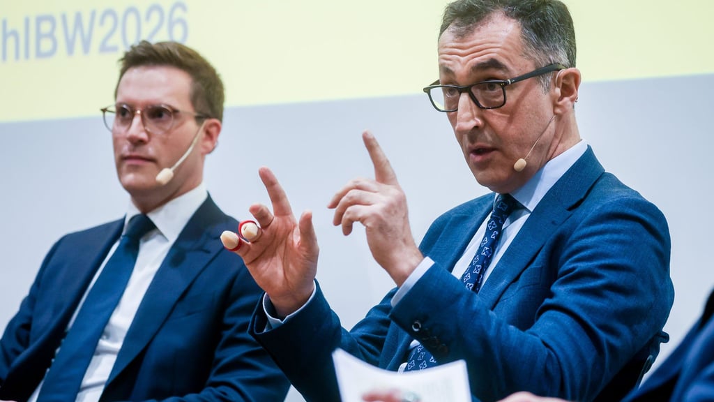 Jüngste Umfragen sagen Kopf-an-Kopf-Rennen voraus.