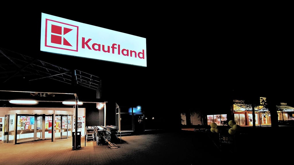 Die Lichter des Telekommunikationsanbieters in Staßfurts Kaufland Hohenerxlebener Straße bleiben seit Kurzem aus.