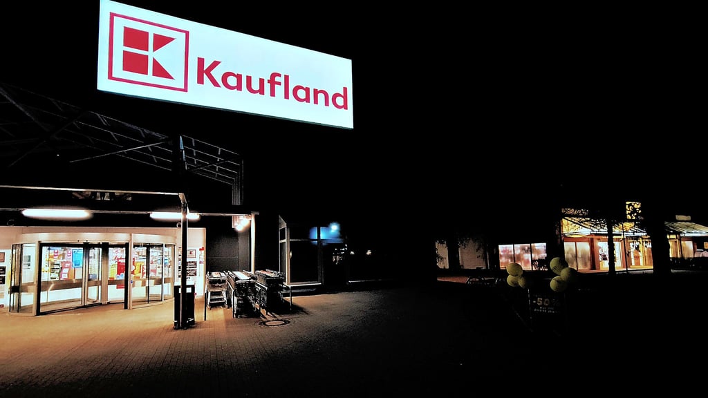 Die Lichter des Telekommunikationsanbieters in Staßfurts Kaufland Hohenerxlebener Straße bleiben seit Kurzem aus.