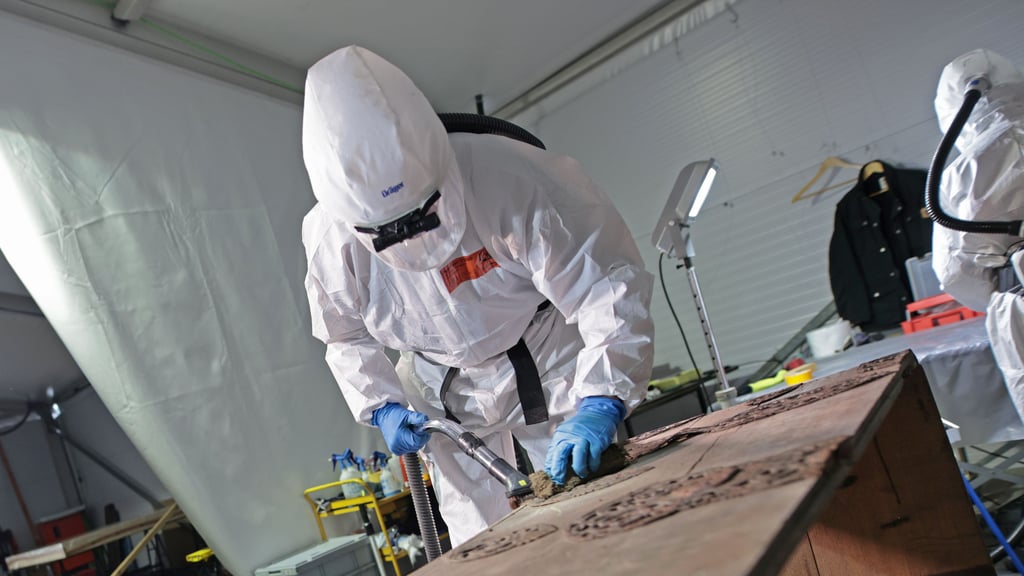  Arbeiten wie hier  unter Vollschutz fanden in Cheine statt..