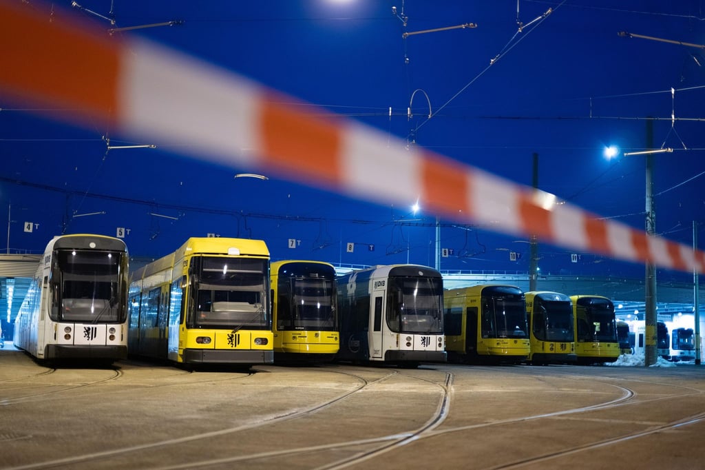 Bereits am 2. Februar hatte die Gewerkschaft Verdi die Mitarbeiter kommunaler Verkehrsbetriebe in Sachsen zum Warnstreik aufgerufen. (Archivbild)
