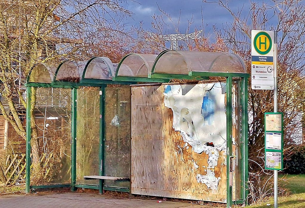 Die Haltestelle in der  Griesener Straße bietet derzeit keinen ordentlichen Anblick.