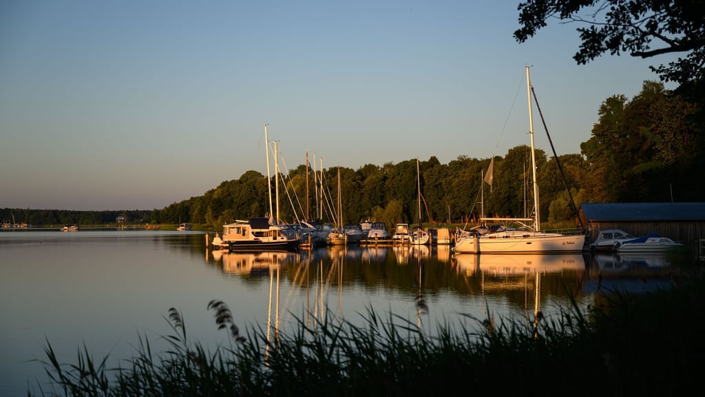 Brandenburg ist reich an Seen und zieht Wassertouristen an. (Archivbild)