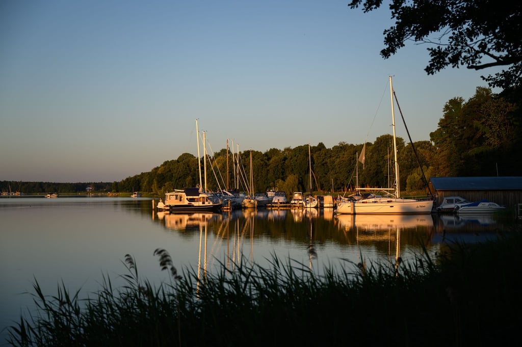 Brandenburg ist reich an Seen und zieht Wassertouristen an. (Archivbild)