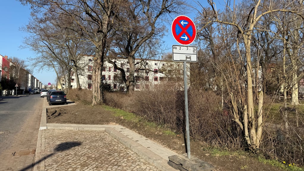 Für einen Abschnitt der Brunnerstraße in Magdeburg-Sudenburg gilt Parkverbot auf beiden Straßenseiten. Die Parkprobleme könnten sich dadurch verschärfen.