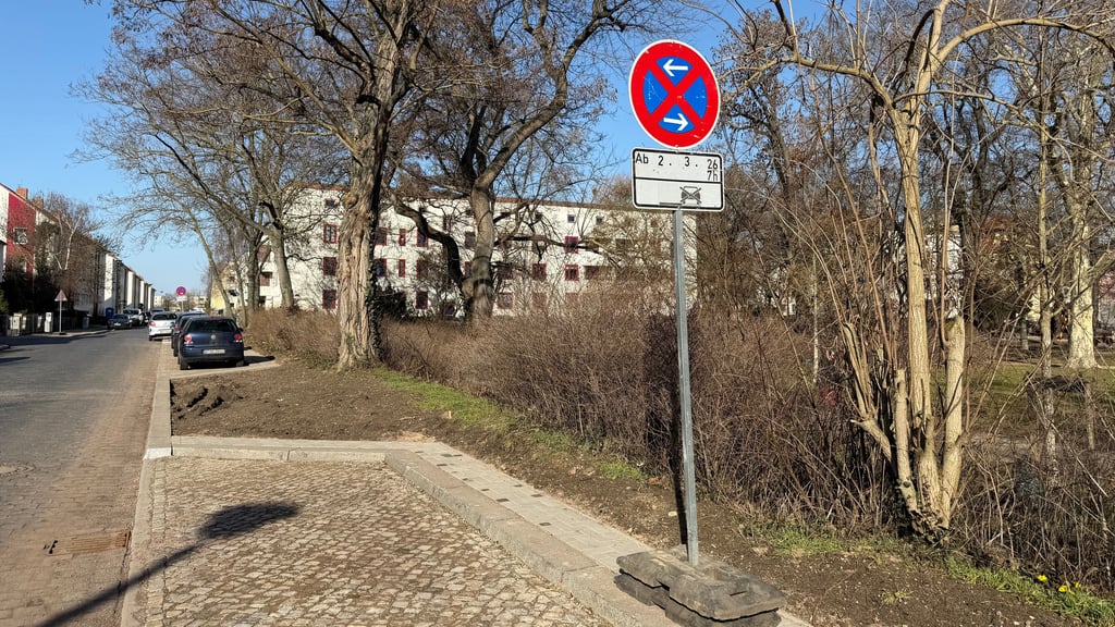 Für einen Abschnitt der Brunnerstraße in Magdeburg-Sudenburg gilt Parkverbot auf beiden Straßenseiten. Die Parkprobleme könnten sich dadurch verschärfen. 