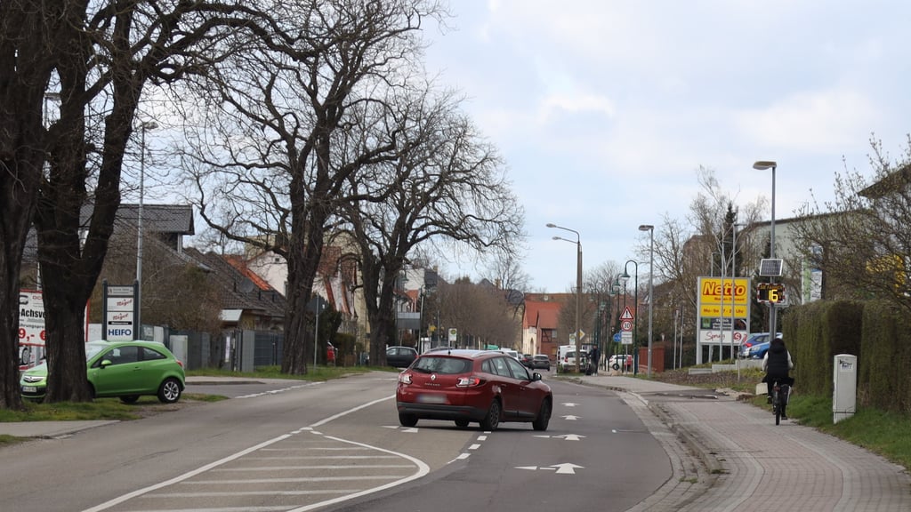 Dieses Jahr wird es nichts mehr mit der Sanierung des südlichsten Abschnittes des Breitewegs in Barleben. Im nächsten Jahr werden dann wohl endlich die Bagger anrücken. Insgesamt 1,4 Millionen Euro sind im Haushalt eingestellt.
