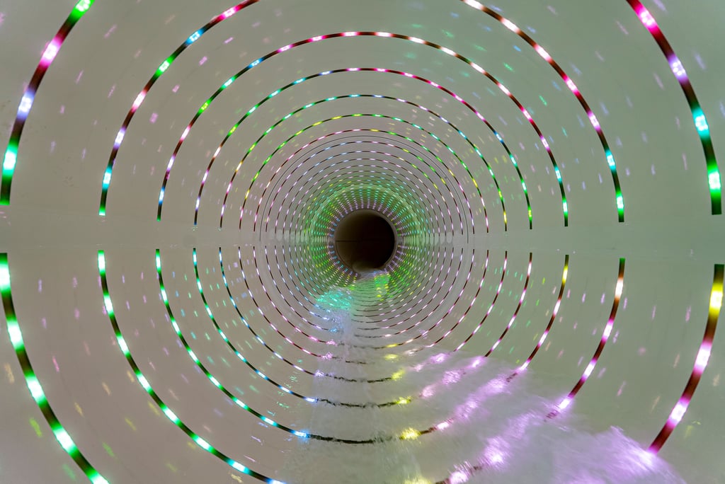 Eine der neuen Rutschen im Erlebnisbad Maya Mare in Halle. Besucher können hier selbst für eine Lichtstimmung sorgen.