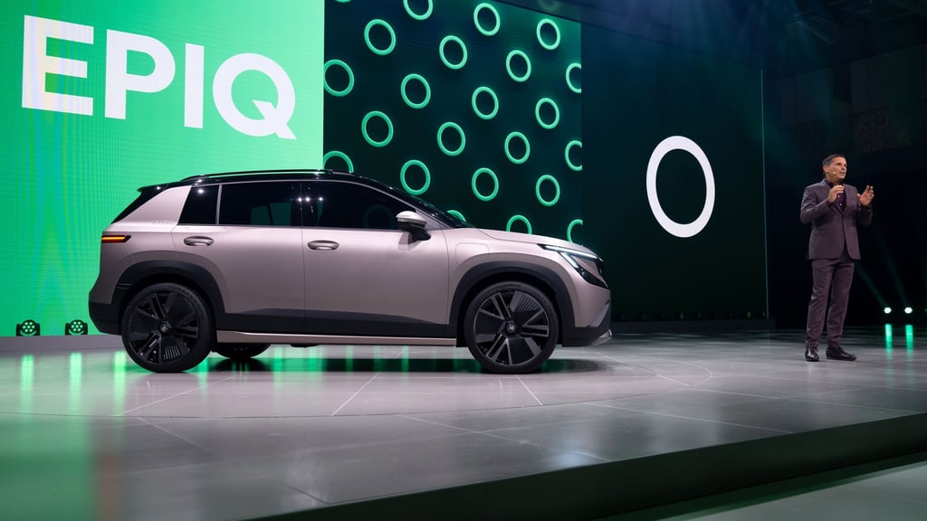 Skoda setzt auf Elektromobilität: Vorstandschef Klaus Zellmer präsentierte den Skoda Epiq während einer Pressekonferenz vor Beginn der Internationalen Automobil-Ausstellung (IAA Mobility) auf der Bühne. (Archivbild)