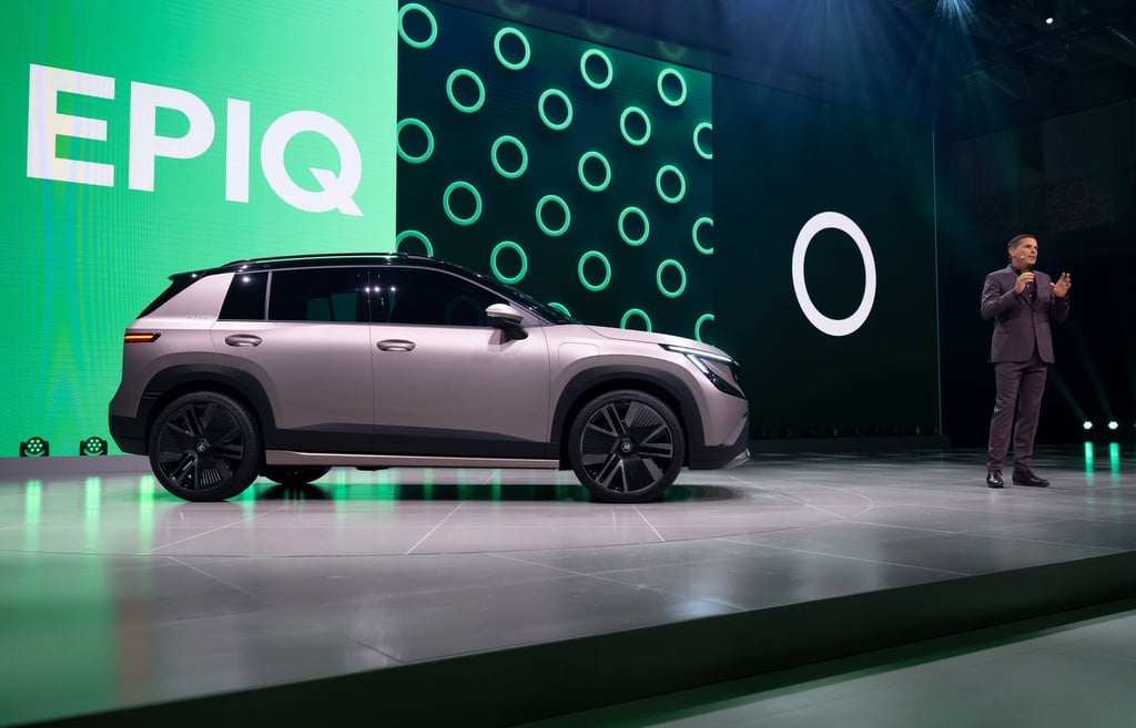 Skoda setzt auf Elektromobilität: Vorstandschef Klaus Zellmer präsentierte den Skoda Epiq während einer Pressekonferenz vor Beginn der Internationalen Automobil-Ausstellung (IAA Mobility) auf der Bühne. (Archivbild)