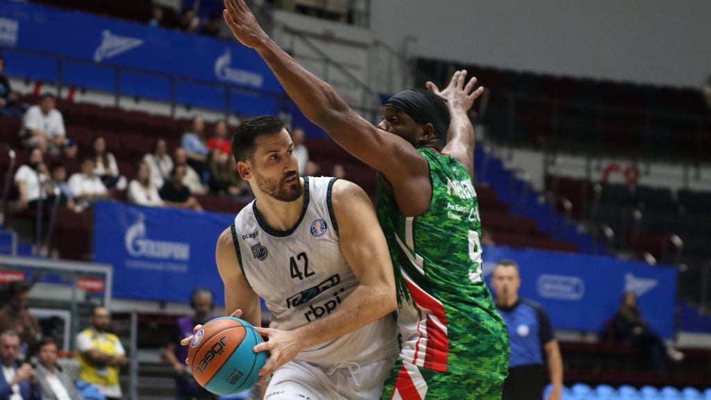 Nemanja Djurusic soll mit seiner Erfahrung im Kampf um den Klassenerhalt schnell helfen.