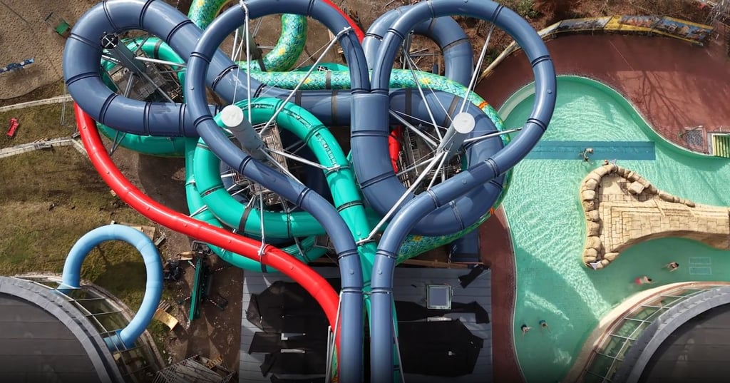 Die neue Rutschenwelt des Maya Mare in Halle aus der Vogelperspektive.