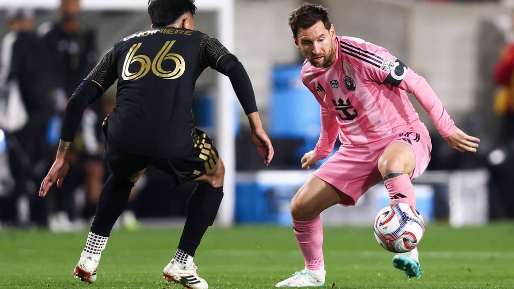 Lionel Messi (r.) und Inter Miami traten zu einem Testspiel in Puerto Rico an. (Archivbild)