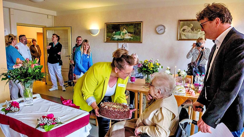 Zahlreche Gratulanten zum 105. Geburtstag von Gerda Alter 