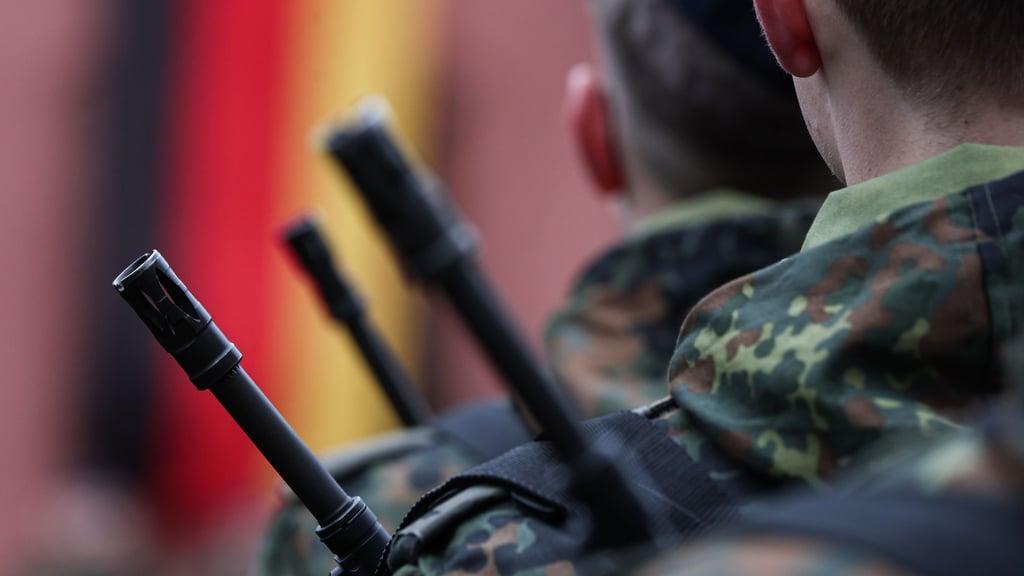 2025 nahmen deutlich mehr minderjährige Rekruten ihren Dienst bei der Bundeswehr auf als im Jahr zuvor. (Symbolbild)
