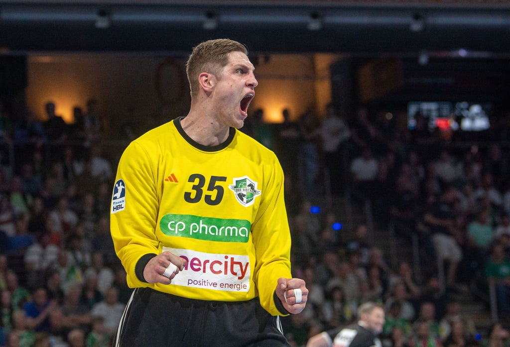 Joel Birlehm bleibt bis 2030 bei der TSV Hannover-Burgdorf. (Archivbild)