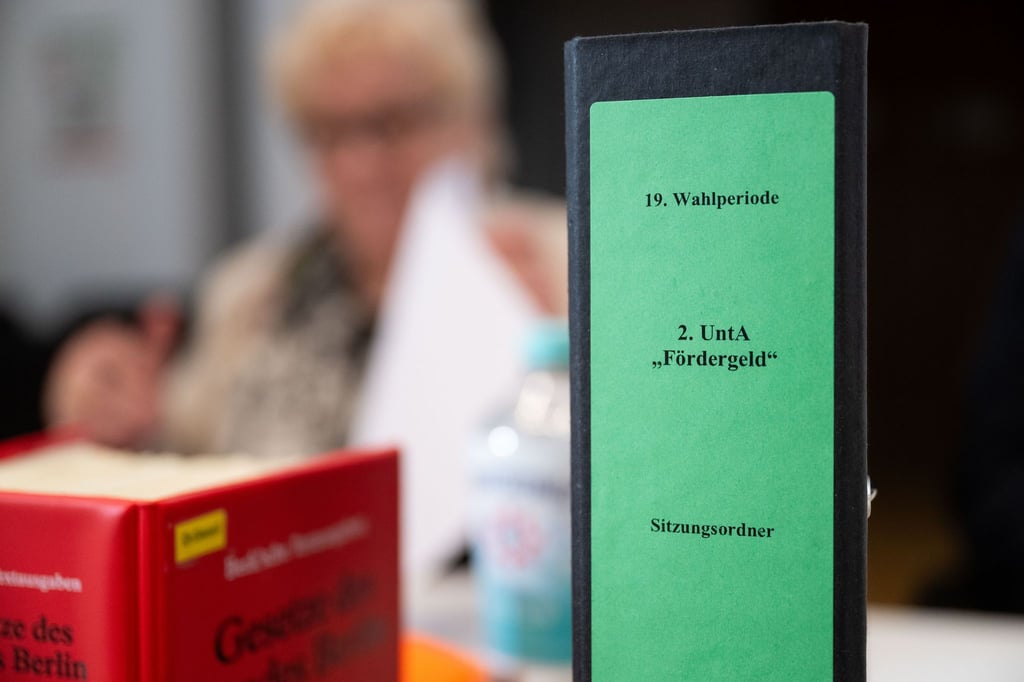 Der Untersuchungsausschuss zur Vergabe von Fördermitteln hat bei seiner dritten Sitzung ersttmals Zeugen vernommen.