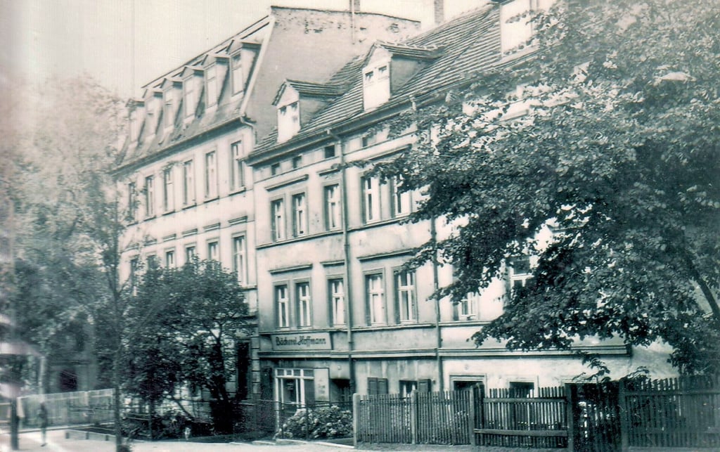 Die Bäckerei Hoffmann befand sich in direkter Nähe der Abzweigung zum Kaltefeld. Bereits zu DDR-Zeiten war das Haus abgerissen worden. 