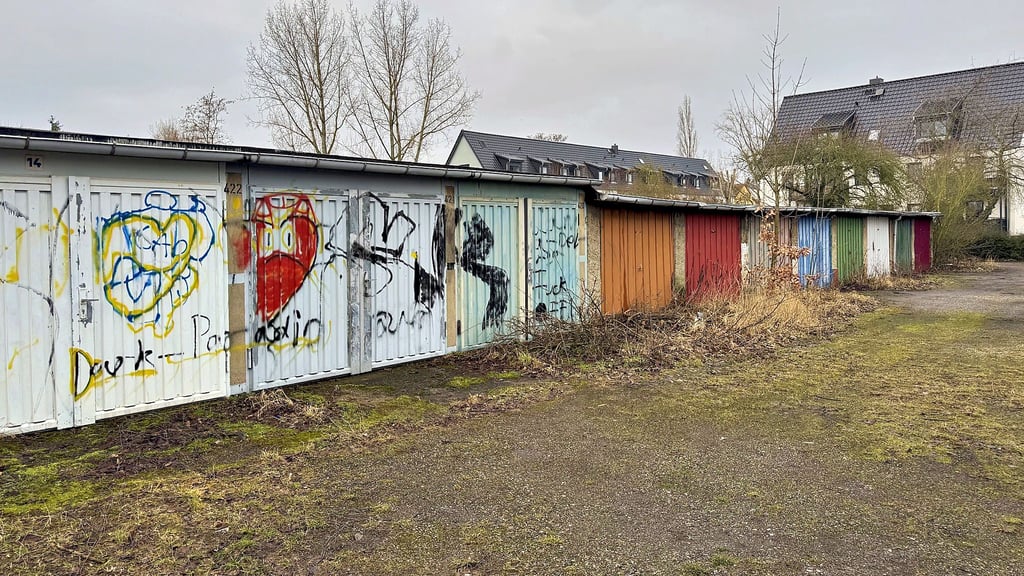 Die Garagenanlage in der Anhaltsiedlung stellt aus Sicht der Neubi einen Schandfleck dar und soll nun weg.
