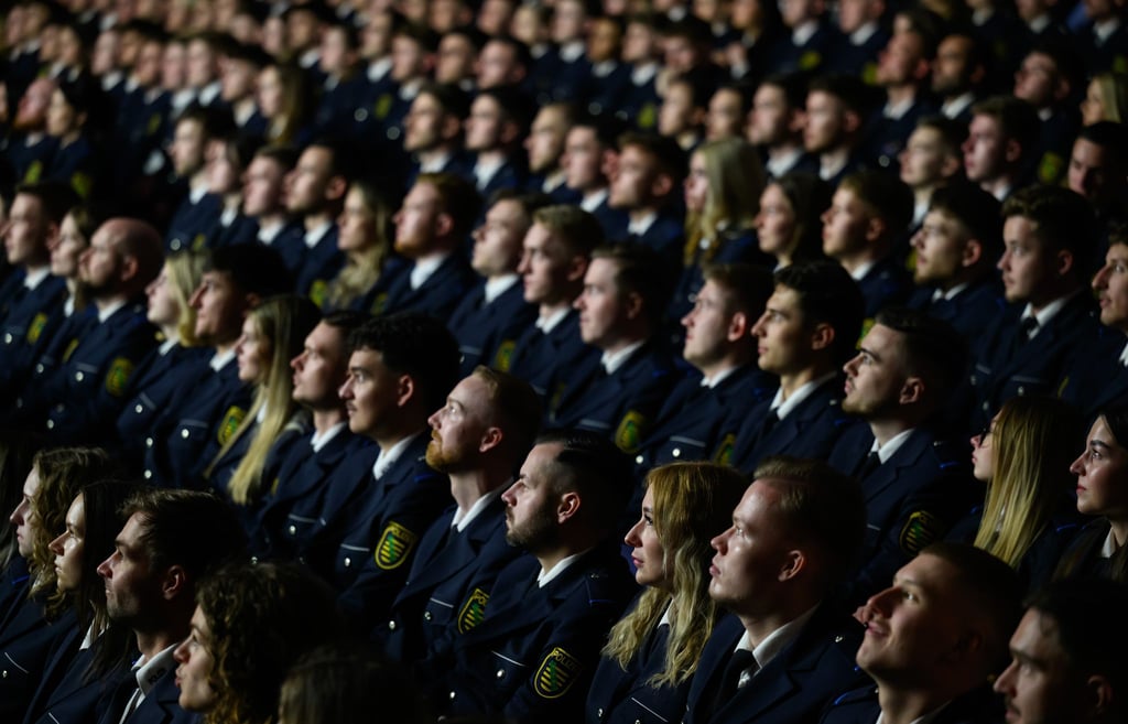 269 Auszubildende sind in Sachsen zu Polizeimeisterinnen und Polizeimeistern ernannt worden.