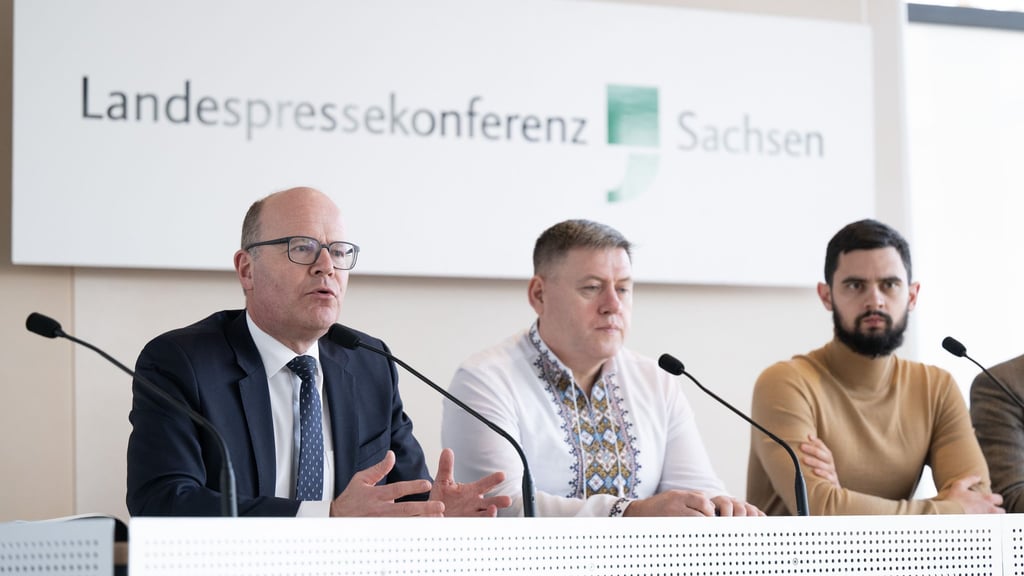 Ukrainische Soldaten berichten in Dresden über ihre Kriegsgefangenschaft in Russland.