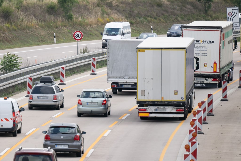 Baustelle auf der Autobahn? Dann heißt es: Tempo runter und noch mehr Abstand halten.