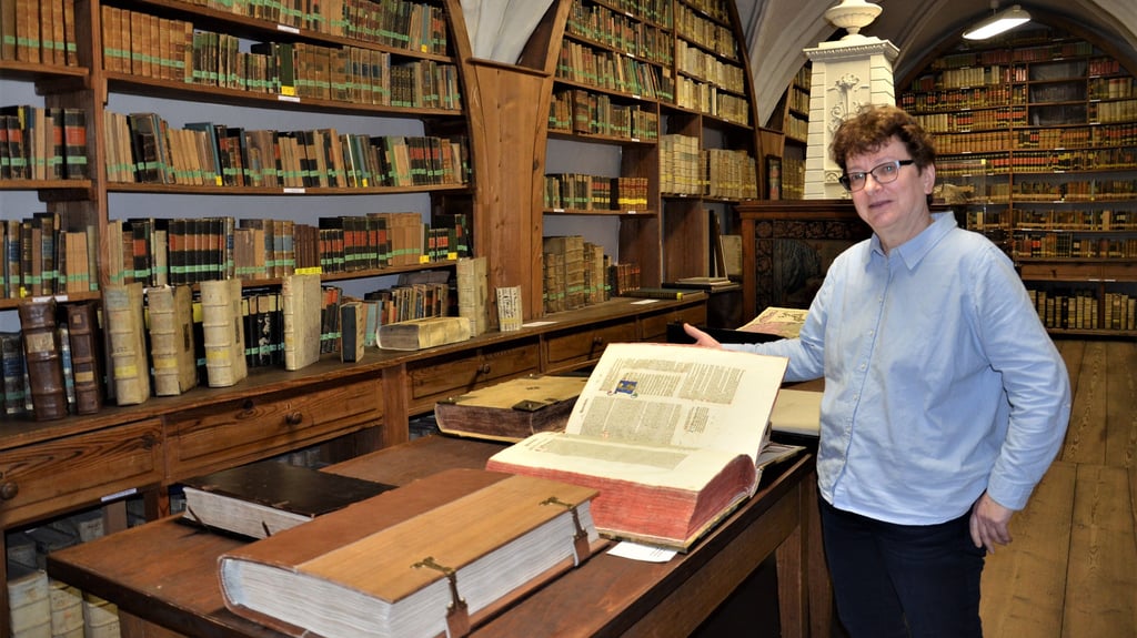 Seit 2018 ist Elke Klemme Bibliothekarin in der historischen Francisceumsbibliothek in Zerbst, die mit ihren einzigartigen Schriften viele Besucher anlockt.