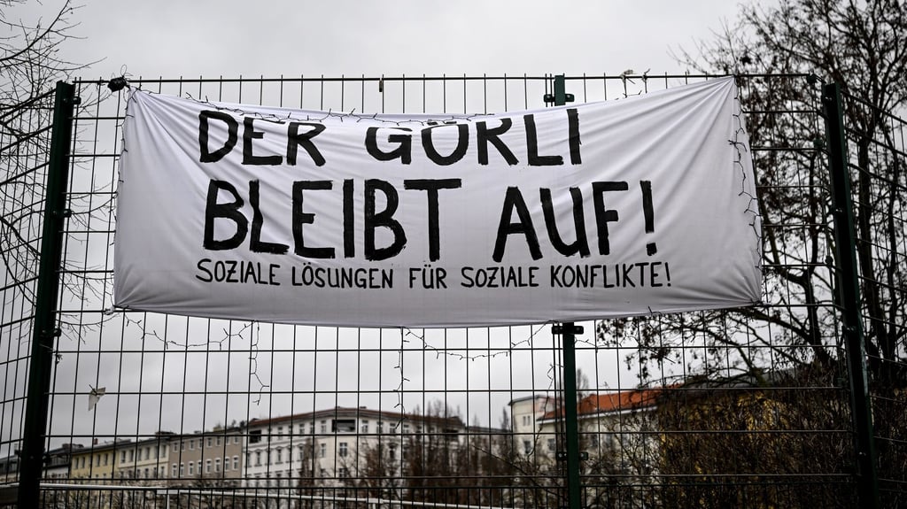 Der Görlitzer Park soll ab Sonntag in der Nacht geschlossen werden, die Gewerkschaft der Polizei befürchtet Konflikte.