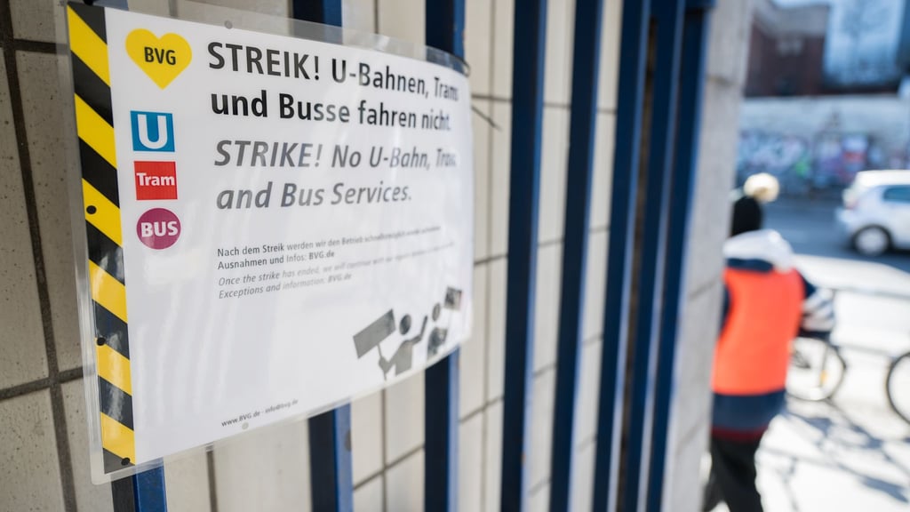Die Gewerkschaft Verdi hat zum zweiten Warnstreik im Berliner Nahverkehr im Tarifstreit mit den Berliner Verkehrsbetrieben aufgerufen. (Archivbild)