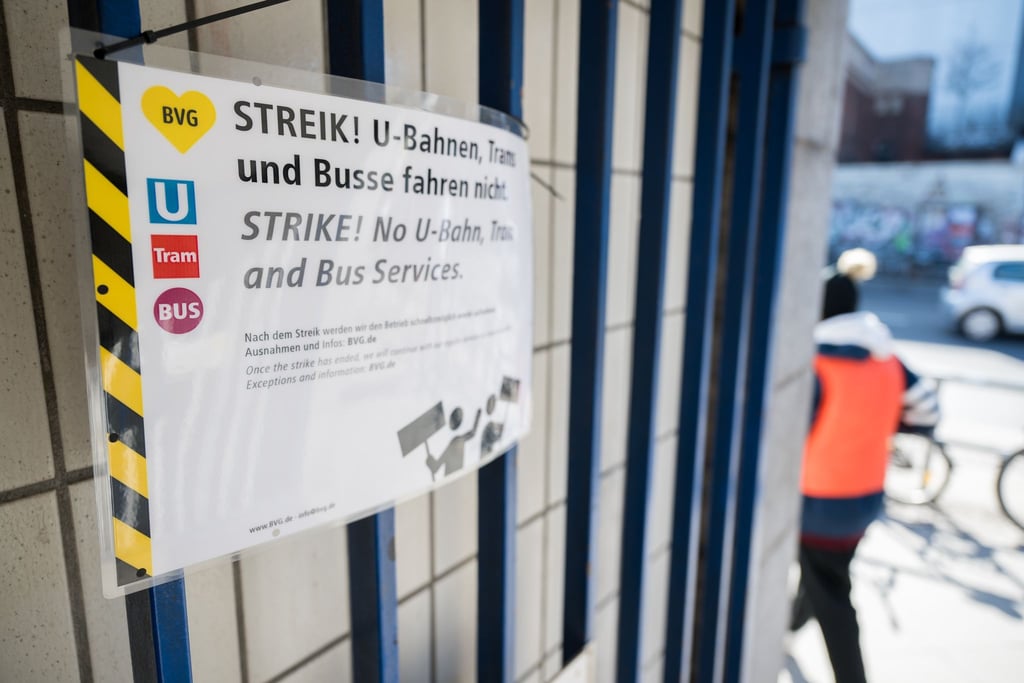 Die Gewerkschaft Verdi hat zum zweiten Warnstreik im Berliner Nahverkehr im Tarifstreit mit den Berliner Verkehrsbetrieben aufgerufen. (Archivbild)