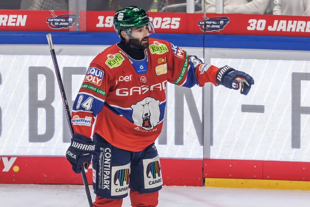 Angreifer Liam Kirk erzielte beim Heimsieg der Eisbären Berlin gegen die Iserlohn Roosters das 2:1. (Archivbild)